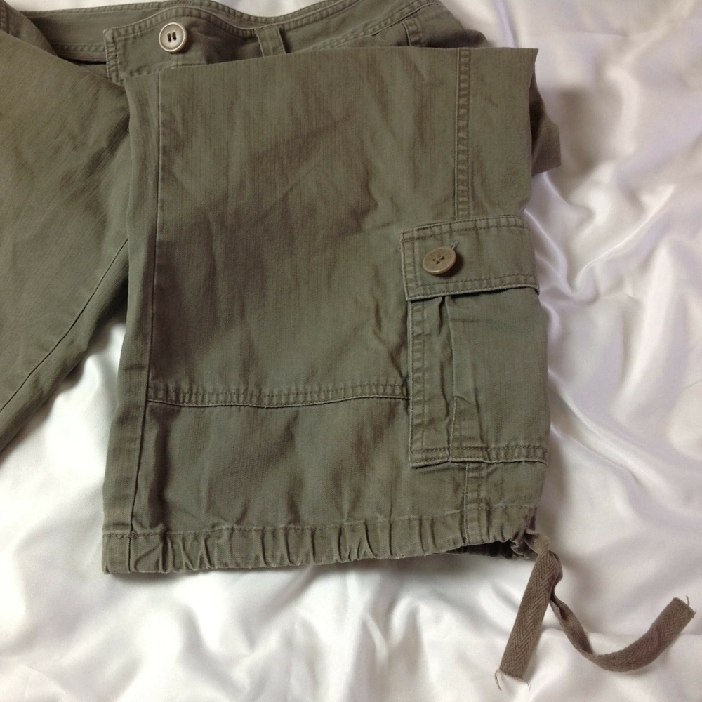 Capris - Picture 5 of 9